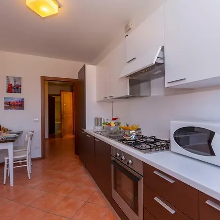 Fiumelatte Sleeps 4 Wifi T802387 Apartamento *