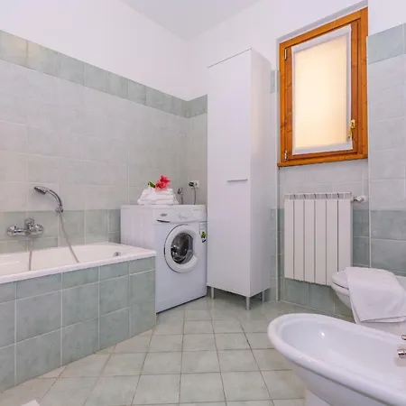 Fiumelatte Sleeps 4 Wifi T802387 Apartamento Varenna